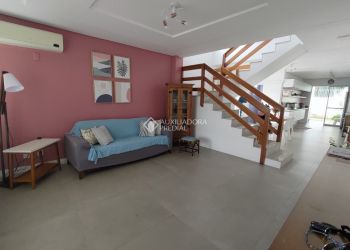 Casa no Bairro Santa Mônica em Florianópolis com 3 Dormitórios (3 suítes) - 451729