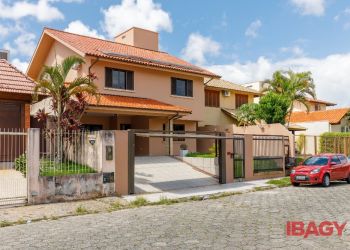 Casa no Bairro Santa Mônica em Florianópolis com 245.91 m² - 111027