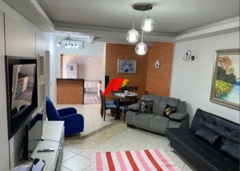 Casa em Florianópolis com 3 Dormitórios (1 suíte) e 280 m² - CA00457V