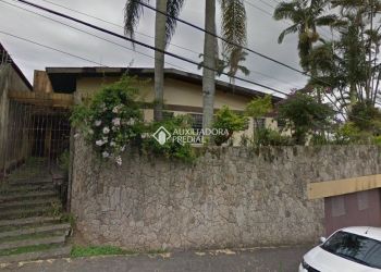 Casa no Bairro Trindade em Florianópolis com 4 Dormitórios (1 suíte) - 401358