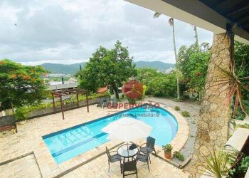 Casa no Bairro Trindade em Florianópolis com 5 Dormitórios (3 suítes) e 411 m² - CA1066