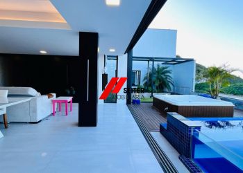 Casa no Bairro Trindade em Florianópolis com 4 Dormitórios (2 suítes) e 285.77 m² - CA00410V