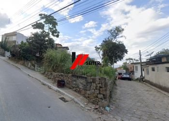 Terreno no Bairro Sambaqui em Florianópolis com 266 m² - TE00145V
