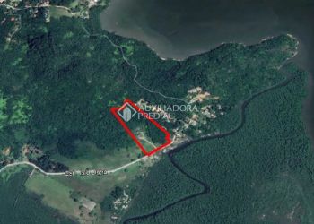 Terreno no Bairro Sambaqui em Florianópolis com 31452.4 m² - 494828