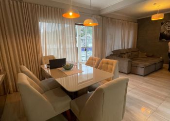 Apartamento em Garopaba com 3 Dormitórios (1 suíte) - 483327