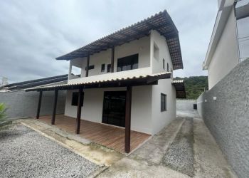 Casa no Bairro Figueira em Gaspar com 3 Dormitórios (1 suíte) e 248 m² - 4041314