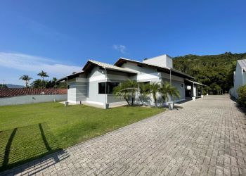 Casa no Bairro Gasparinho em Gaspar com 3 Dormitórios (1 suíte) e 443.02 m² - 35716811