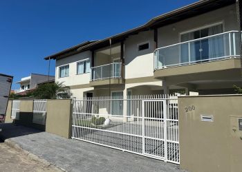 Casa no Bairro Santa Terezinha em Gaspar com 3 Dormitórios (1 suíte) e 200 m² - 4041552