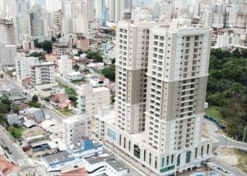 Apartamento no Bairro Meia Praia em Itapema com 2 Dormitórios (1 suíte) e 85.35 m² - 4011061