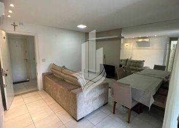 Apartamento no Bairro Tabuleiro das Oliveiras em Itapema com 2 Dormitórios (1 suíte) e 64 m² - 3673