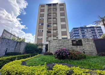 Apartamento no Bairro América em Joinville com 3 Dormitórios (2 suítes) e 200 m² - LG9188