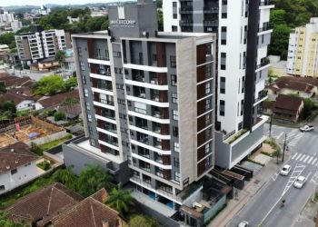 Apartamento no Bairro Anita Garibaldi em Joinville com 3 Dormitórios (3 suítes) e 136 m² - KA106