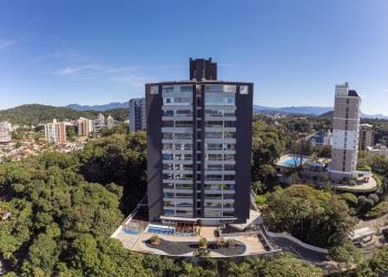 Apartamento no Bairro Atiradores em Joinville com 3 Dormitórios (3 suítes) e 251 m² - LG9346