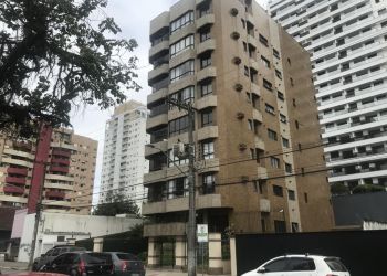 Apartamento no Bairro Atiradores em Joinville com 3 Dormitórios (3 suítes) e 213 m² - KA1166