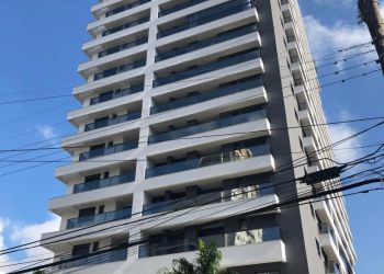 Apartamento no Bairro Centro em Joinville com 2 Dormitórios (2 suítes) e 76 m² - LG8582