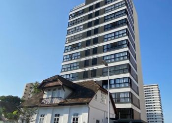 Apartamento no Bairro Centro em Joinville com 3 Dormitórios (1 suíte) e 122 m² - LG7622