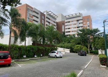 Apartamento no Bairro Glória em Joinville com 3 Dormitórios (1 suíte) - LA160