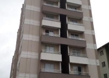 Apartamento no Bairro Glória em Joinville com 3 Dormitórios (1 suíte) - LA484