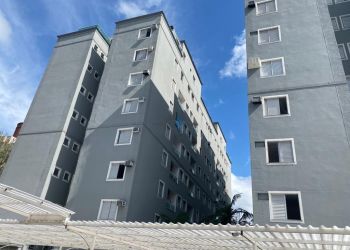 Apartamento no Bairro Santo Antônio em Joinville com 2 Dormitórios (1 suíte) e 52 m² - LG8998