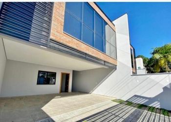 Casa no Bairro América em Joinville com 3 Dormitórios (3 suítes) e 215 m² - SR092
