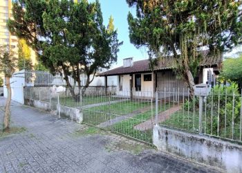 Casa no Bairro Anita Garibaldi em Joinville com 3 Dormitórios e 162 m² - 11142.001