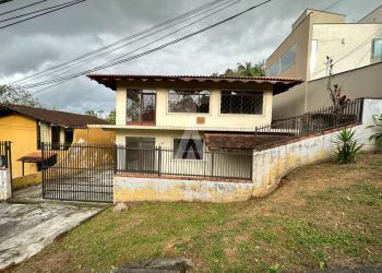 Casa no Bairro Anita Garibaldi em Joinville com 1 Dormitórios (2 suítes) - 25525
