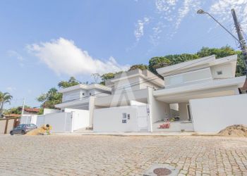Casa no Bairro Atiradores em Joinville com 2 Dormitórios (2 suítes) - 23116