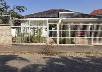 Casa no Bairro Atiradores em Joinville com 4 Dormitórios (1 suíte) - LG8183