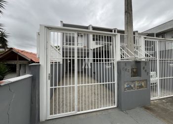 Casa no Bairro Aventureiro em Joinville com 2 Dormitórios e 73 m² - 12569.001