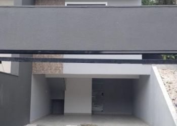 Casa no Bairro Boa Vista em Joinville com 3 Dormitórios (1 suíte) - KR231
