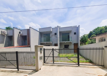 Casa no Bairro Boa Vista em Joinville com 3 Dormitórios (1 suíte) - LG9172
