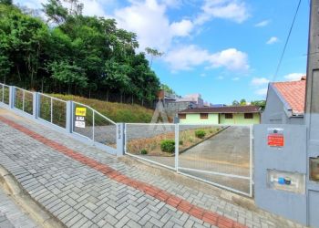 Casa no Bairro Boehmerwald em Joinville com 1 Dormitórios e 60 m² - 60010.002