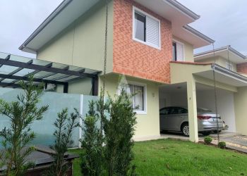 Casa no Bairro Bom Retiro em Joinville com 2 Dormitórios (1 suíte) - 24828N