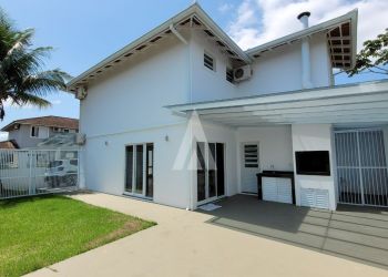 Casa no Bairro Bom Retiro em Joinville com 2 Dormitórios (1 suíte) - 26102