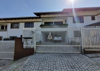 Casa no Bairro Bom Retiro em Joinville com 3 Dormitórios (1 suíte) e 145 m² - 12626.001