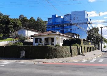 Casa no Bairro Bom Retiro em Joinville com 3 Dormitórios (1 suíte) - KR937
