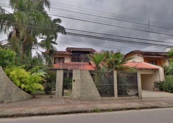 Casa no Bairro Costa e Silva em Joinville com 3 Dormitórios (1 suíte) - LG8646