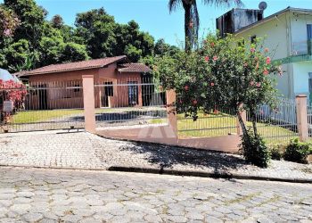 Casa no Bairro Costa e Silva em Joinville com 2 Dormitórios - 24714N