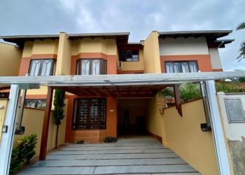 Casa no Bairro Costa e Silva em Joinville com 3 Dormitórios (1 suíte) e 136 m² - 3100