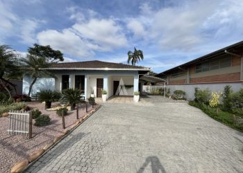 Casa no Bairro Costa e Silva em Joinville com 3 Dormitórios (1 suíte) e 159 m² - 01407.001