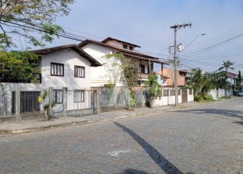 Casa no Bairro Floresta em Joinville com 6 Dormitórios - 25331A