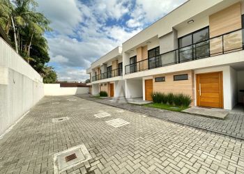 Casa no Bairro Glória em Joinville com 2 Dormitórios (1 suíte) - 23279