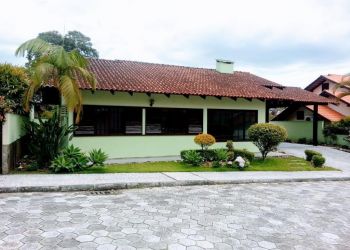 Casa no Bairro Glória em Joinville com 3 Dormitórios (1 suíte) e 133 m² - 3092