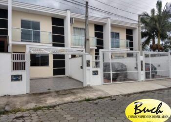Casa no Bairro Guanabara em Joinville com 2 Dormitórios (2 suítes) e 82 m² - BU54143V