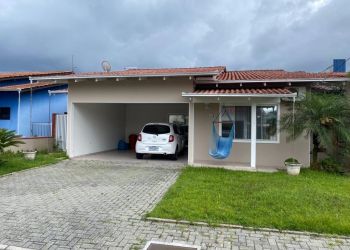Casa no Bairro Guanabara em Joinville com 3 Dormitórios (2 suítes) e 142 m² - 3120