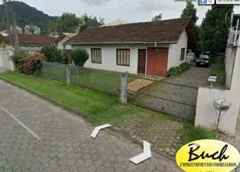 Casa no Bairro Iririú em Joinville com 3 Dormitórios (1 suíte) - BU53980V