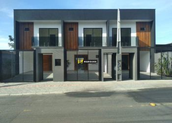 Casa no Bairro Iririú em Joinville com 2 Dormitórios (1 suíte) e 140 m² - 584