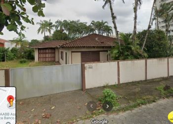 Casa no Bairro Iririú em Joinville com 3 Dormitórios (1 suíte) - BU53575V