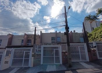 Casa no Bairro João Costa em Joinville com 2 Dormitórios e 73 m² - 12511.001