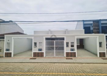 Casa no Bairro João Costa em Joinville com 2 Dormitórios (1 suíte) - LG9290
